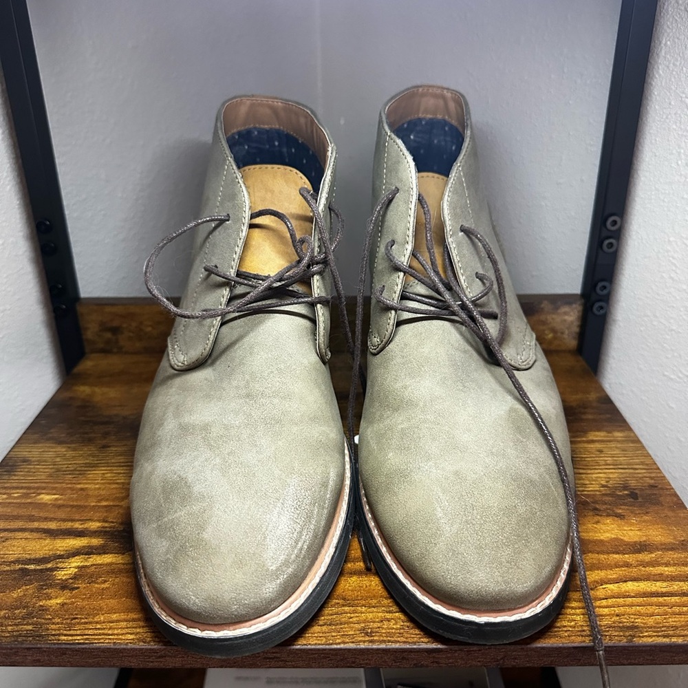Rye Tan Chukka Boots with Classic Ankle-High Design